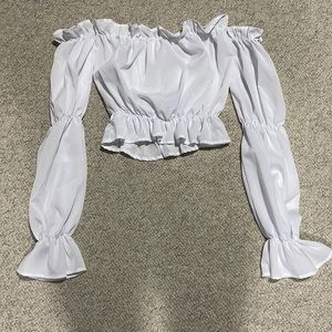 Cropped puffy sleeve shirt